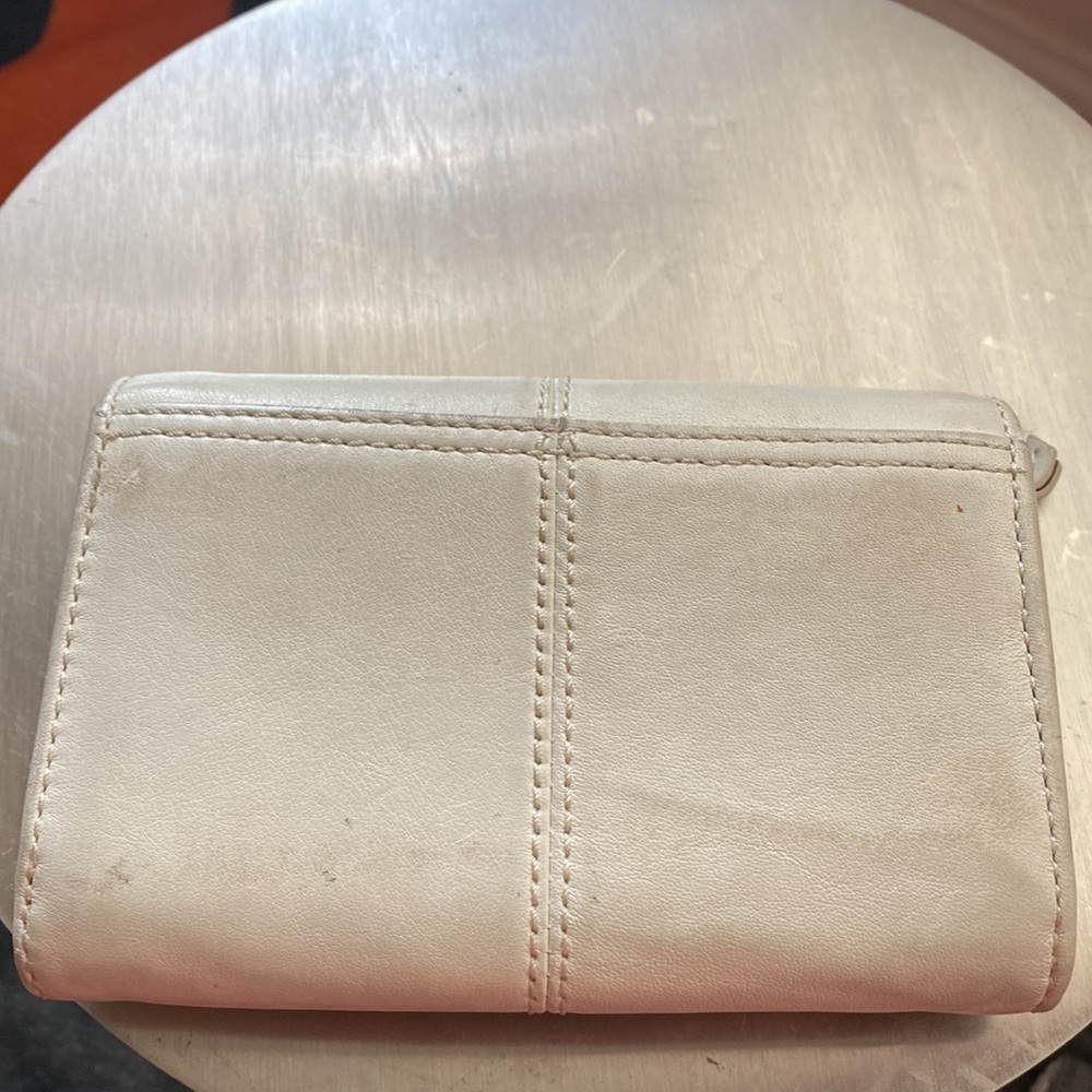 PRE-OWNED COACH WHITE WOMEN’S WALLET - Picture 5 of 10